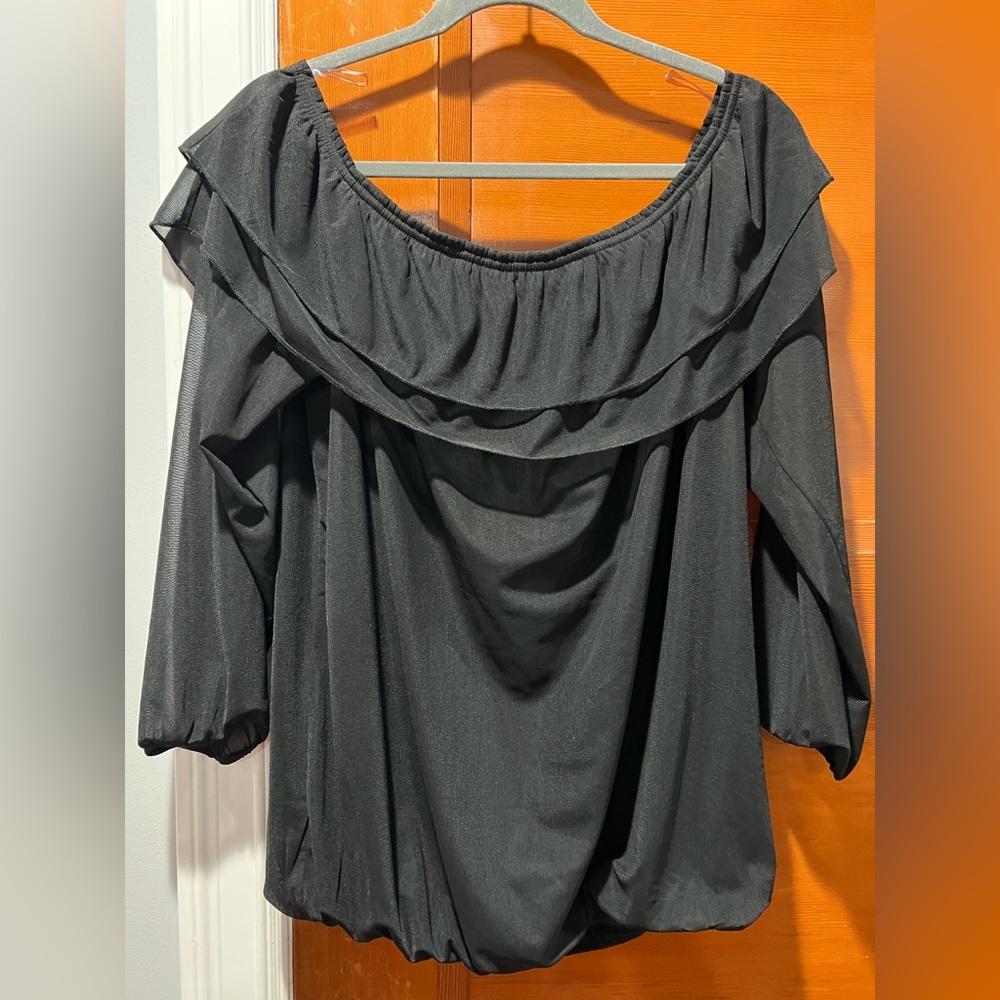 Black off the shoulder sheet sleeve blouse! Women’s XL